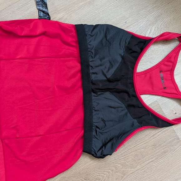 New Les Mills Body Pump Tank w build in Bra inserable - Picture 3 of 5